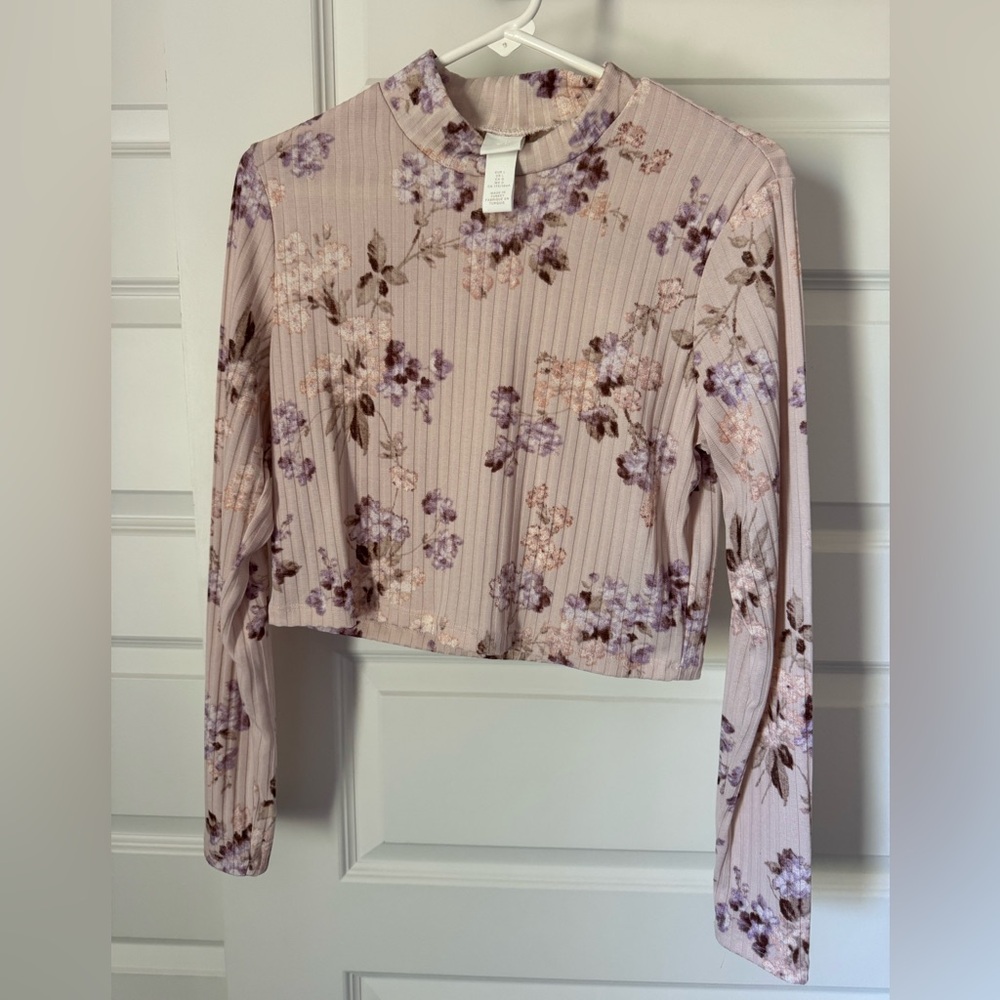 NWOT H&M floral crop top. Large